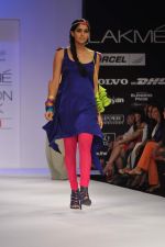 Model walk the ramp for nandita thirani and payal singhal show at Lakme Fashion Week Day 1 on 3rd Aug 2012 (35).JPG